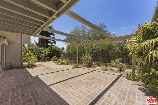 2755 Bottlebrush Drive, Los Angeles, CA 90077