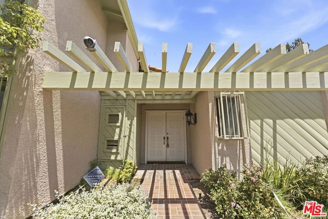 2755 Bottlebrush Drive, Los Angeles, CA 90077