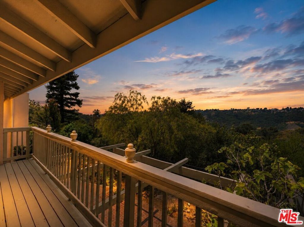 2755 Bottlebrush Drive, Los Angeles, CA 90077
