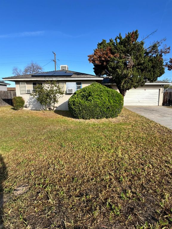 Image 1 of property listing at 5703 E Hampton Way, Fresno, CA 93727