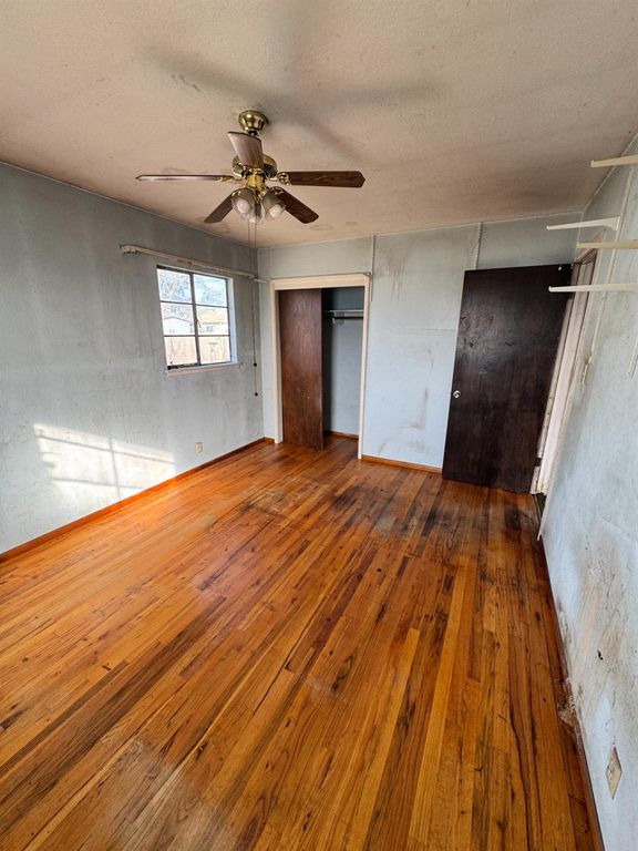 Image 14 of property listing at 5703 E Hampton Way, Fresno, CA 93727