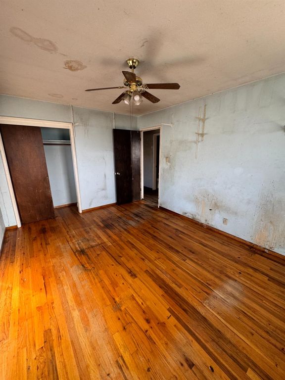 Image 15 of property listing at 5703 E Hampton Way, Fresno, CA 93727