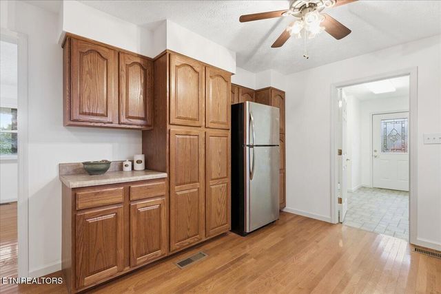 211 Hilltop Rd, Lafollette, TN 37766