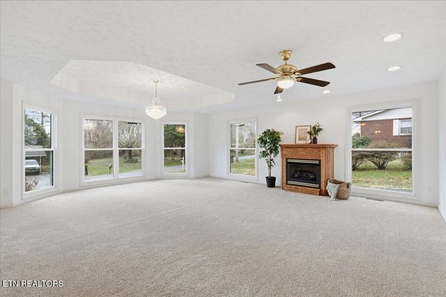 211 Hilltop Rd, Lafollette, TN 37766