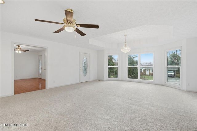 211 Hilltop Rd, Lafollette, TN 37766