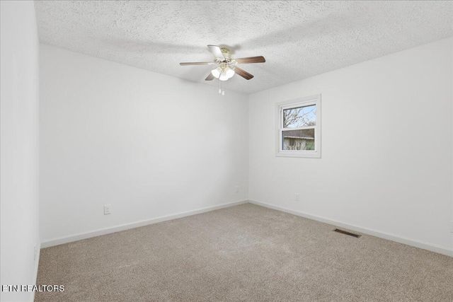 211 Hilltop Rd, Lafollette, TN 37766