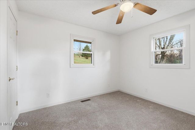 211 Hilltop Rd, Lafollette, TN 37766