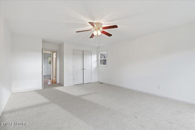 211 Hilltop Rd, Lafollette, TN 37766