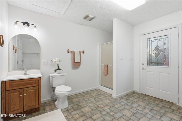 211 Hilltop Rd, Lafollette, TN 37766