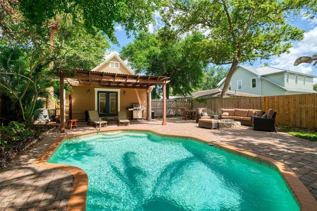 122 N HYER AVENUE, Orlando, FL 32801