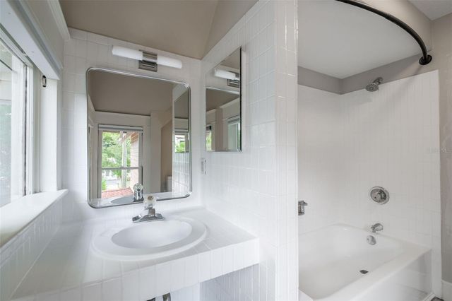 122 N HYER AVENUE, Orlando, FL 32801