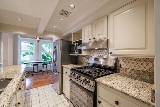 122 N HYER AVENUE, Orlando, FL 32801