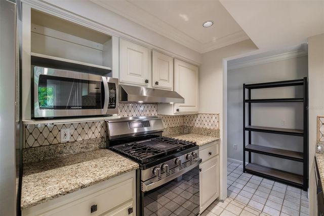 122 N HYER AVENUE, Orlando, FL 32801