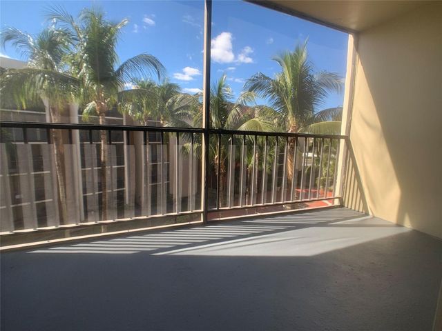 19455 NE 10 Avenue 3-415, North Miami Beach, FL 33179