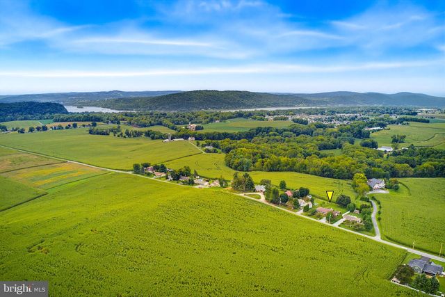 1164 LONG LN, Mount Joy, PA 17552