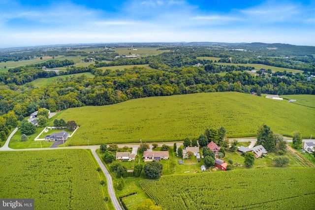 1164 LONG LN, Mount Joy, PA 17552