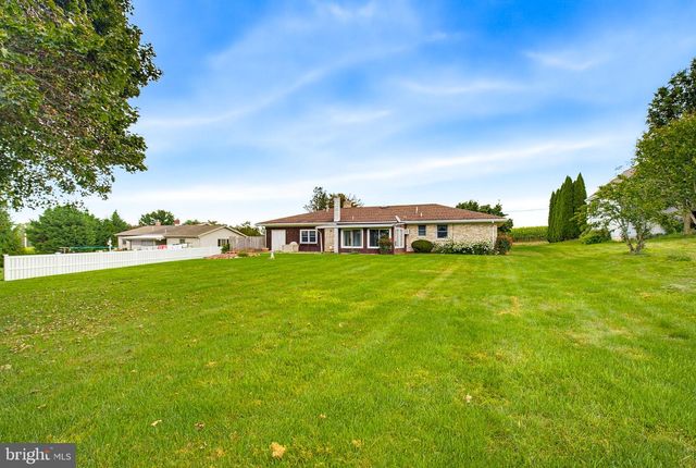 1164 LONG LN, Mount Joy, PA 17552