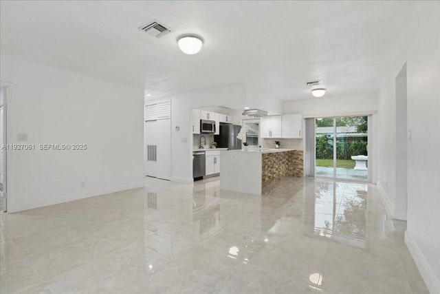 3330 N 72nd Ter, Hollywood, FL 33024