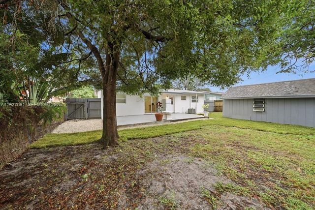 3330 N 72nd Ter, Hollywood, FL 33024