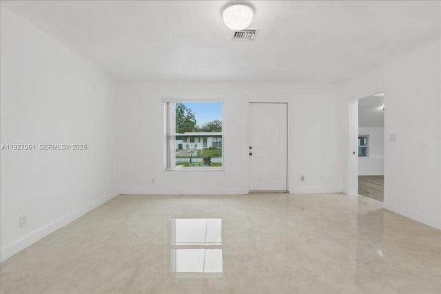 3330 N 72nd Ter, Hollywood, FL 33024