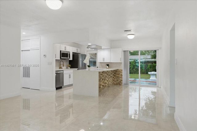 3330 N 72nd Ter, Hollywood, FL 33024