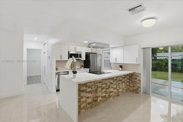 3330 N 72nd Ter, Hollywood, FL 33024