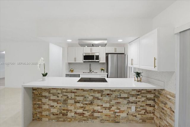 3330 N 72nd Ter, Hollywood, FL 33024