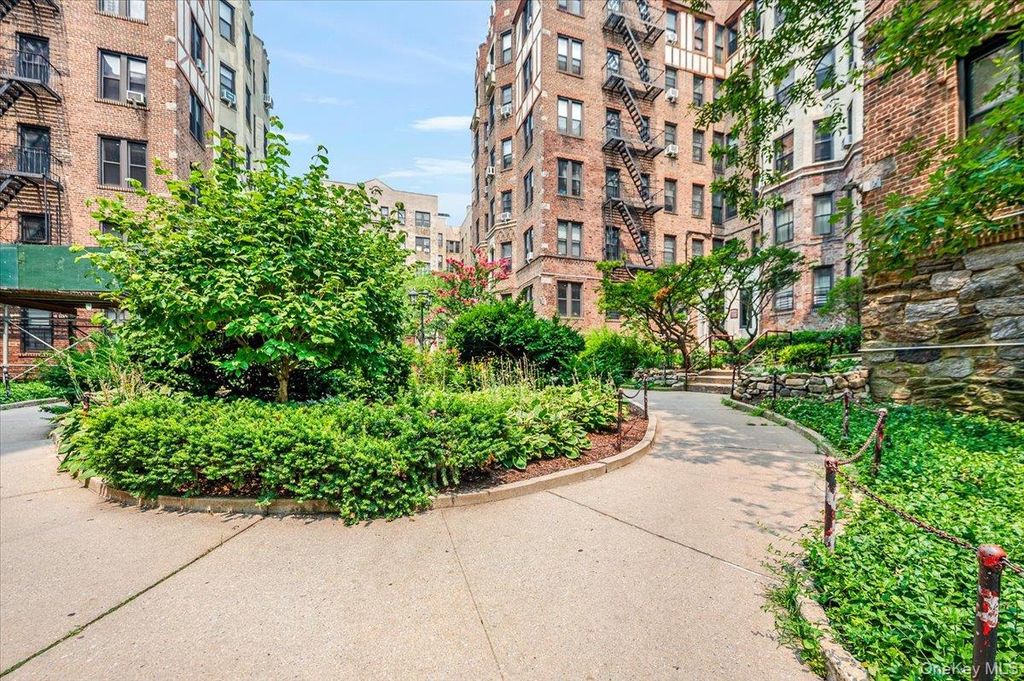 758 Brady Court 214, Bronx, NY 10462 — exterior