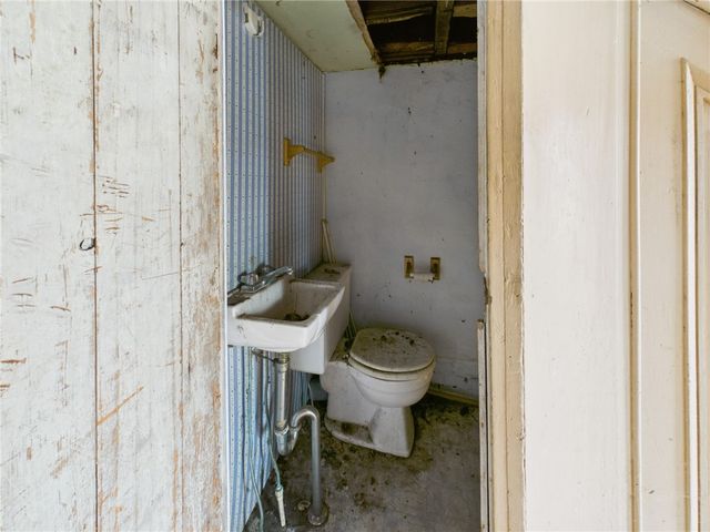 3698 Frew Mill Rd, Slippery Rock Twp, PA 16101