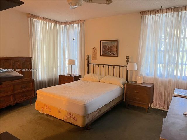 942 NE 199th St 2B, Miami, FL 33179