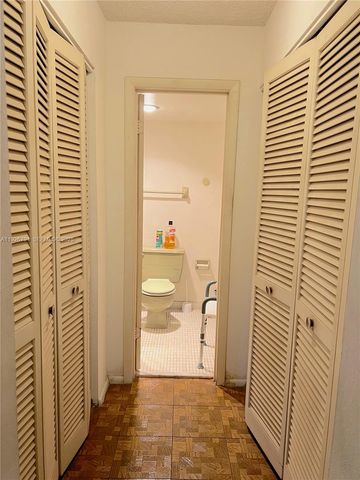 942 NE 199th St 2B, Miami, FL 33179