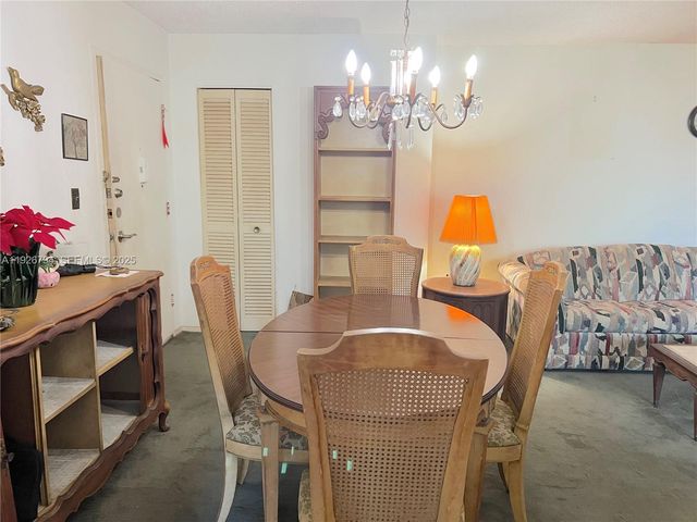 942 NE 199th St 2B, Miami, FL 33179