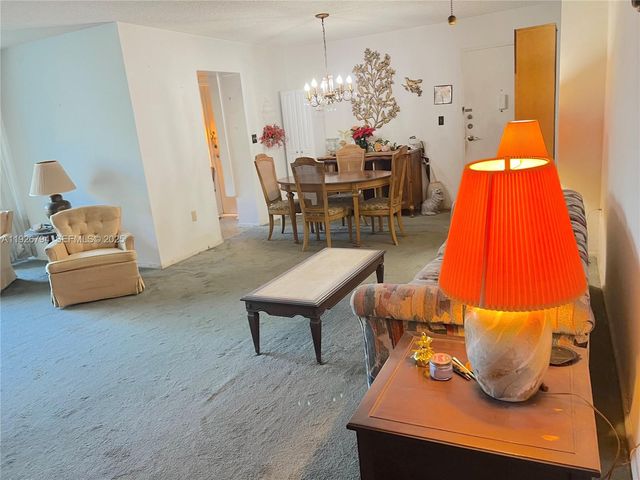 942 NE 199th St 2B, Miami, FL 33179