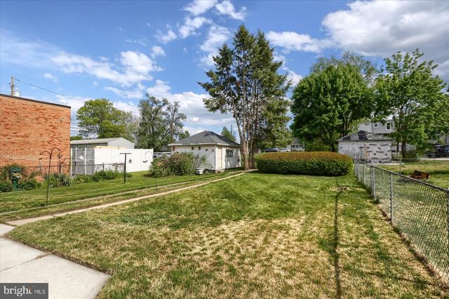 12 E MANOR AVE, Enola, PA 17025