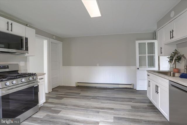 12 E MANOR AVE, Enola, PA 17025