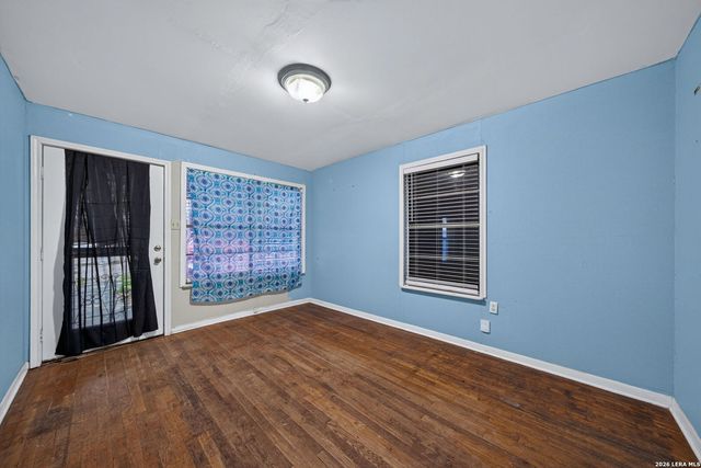 736 S San Eduardo Ave, San Antonio, TX 78237
