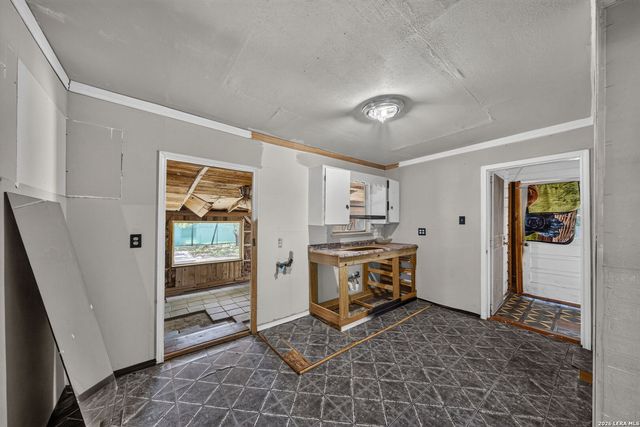 736 S San Eduardo Ave, San Antonio, TX 78237