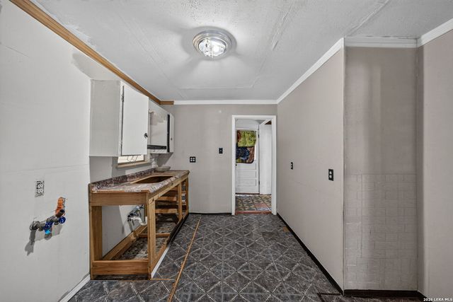 736 S San Eduardo Ave, San Antonio, TX 78237