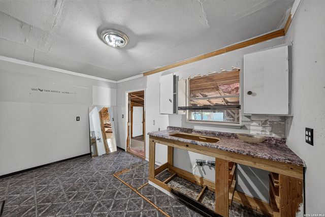 736 S San Eduardo Ave, San Antonio, TX 78237