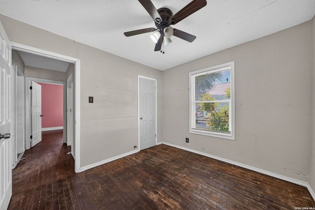 736 S San Eduardo Ave, San Antonio, TX 78237