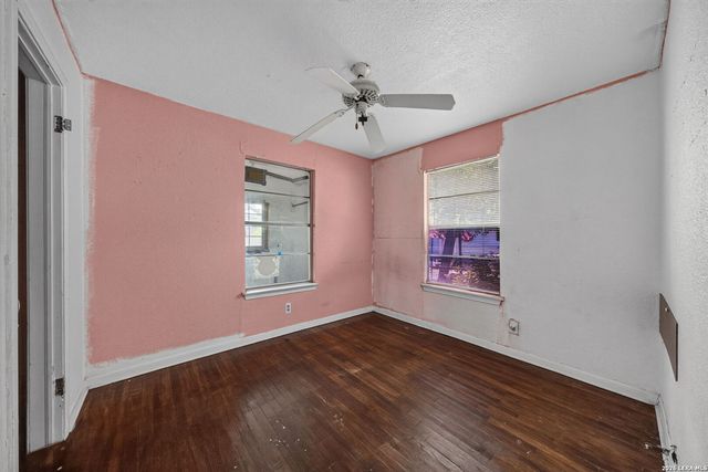 736 S San Eduardo Ave, San Antonio, TX 78237