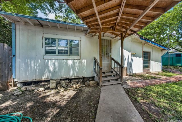 736 S San Eduardo Ave, San Antonio, TX 78237
