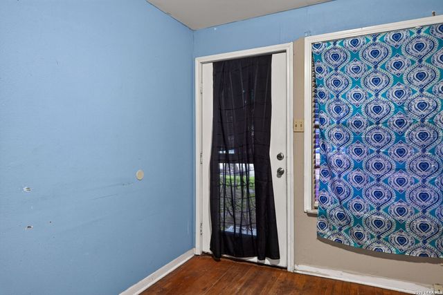 736 S San Eduardo Ave, San Antonio, TX 78237
