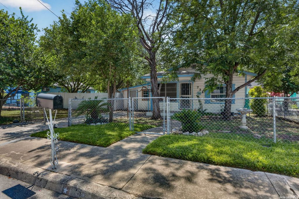 736 S San Eduardo Ave, San Antonio, TX 78237