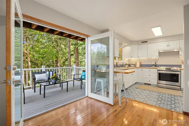 24390 Mount Washington View Lane NW, Poulsbo, WA 98370