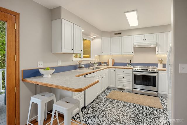 24390 Mount Washington View Lane NW, Poulsbo, WA 98370