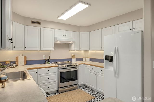 24390 Mount Washington View Lane NW, Poulsbo, WA 98370