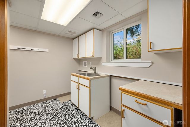 24390 Mount Washington View Lane NW, Poulsbo, WA 98370