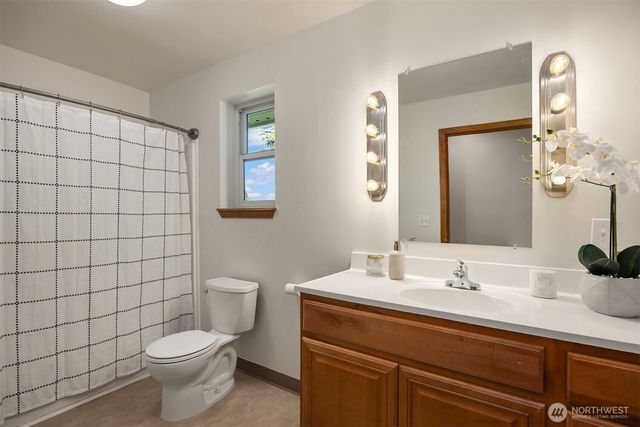 24390 Mount Washington View Lane NW, Poulsbo, WA 98370