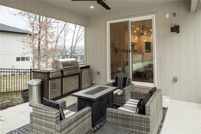 517 Southshore Drive, Lake Winnebago, MO 64034